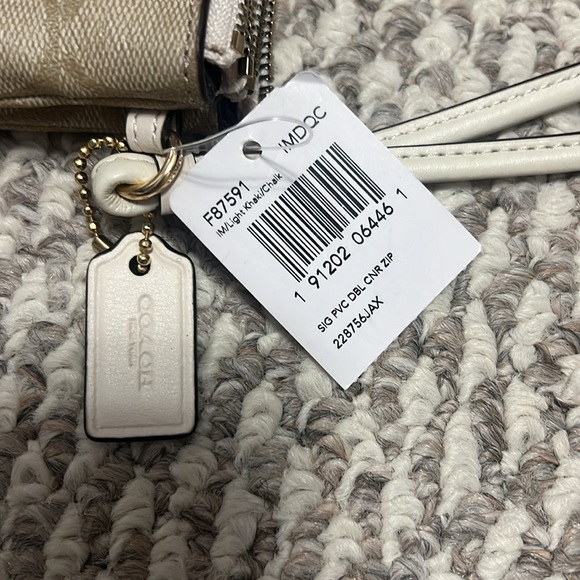 Coach wristlet - Picture 5 of 5